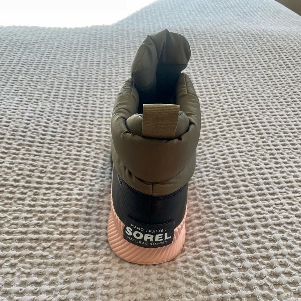 Sorel Women's Olive & Black Out N About Puffy Zip Boots; sz 11 - like new! - Picture 4 of 5